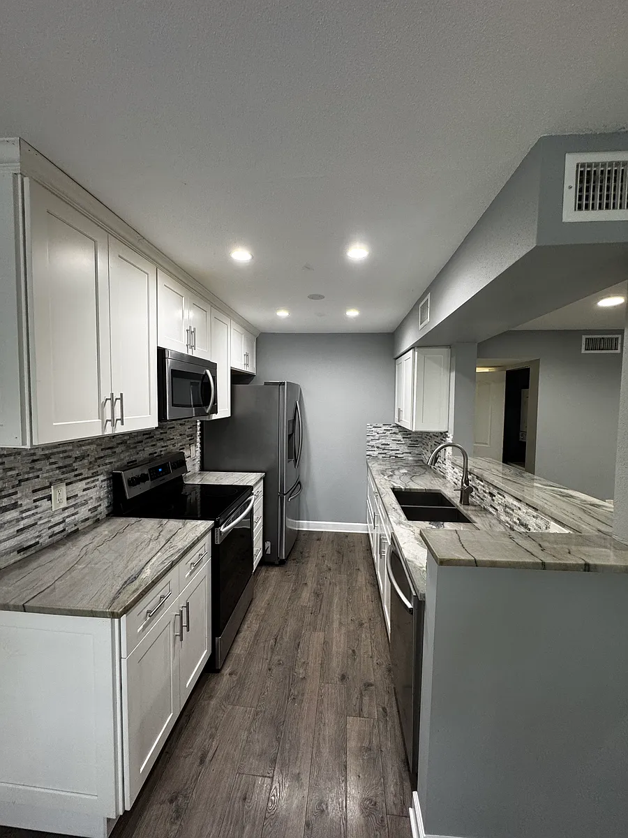 Building Photo - 2321 NW 33rd St #209