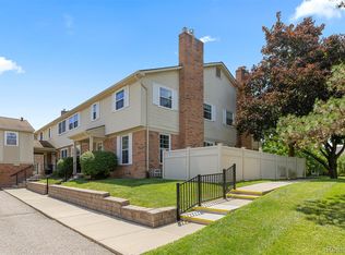 21204 W Glen Haven Cir, Northville, MI 48167