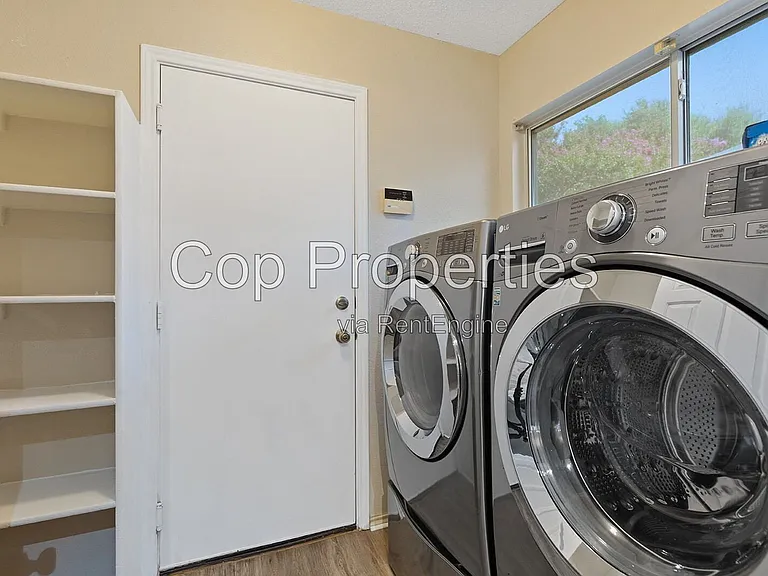 8118 Stagwood Hl — Photo 29