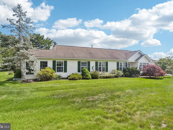 110 Maple Leaf Cir, Sewell, NJ 08080