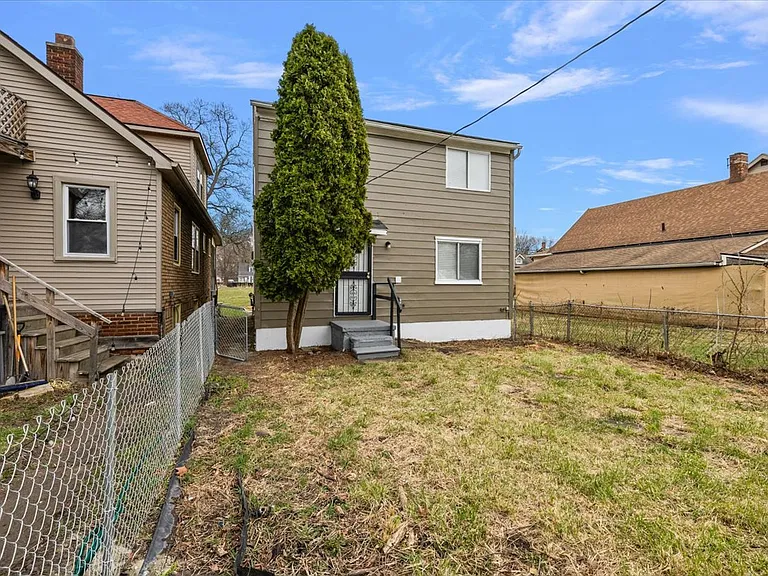 219 Ashland St — Photo 35