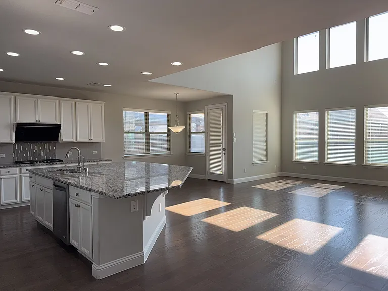 2620 Walnut Creek Ln — Photo 2