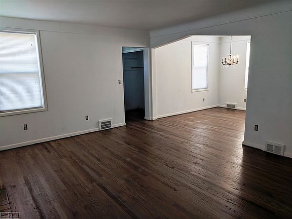 5th image of 21043 La Salle Blvd