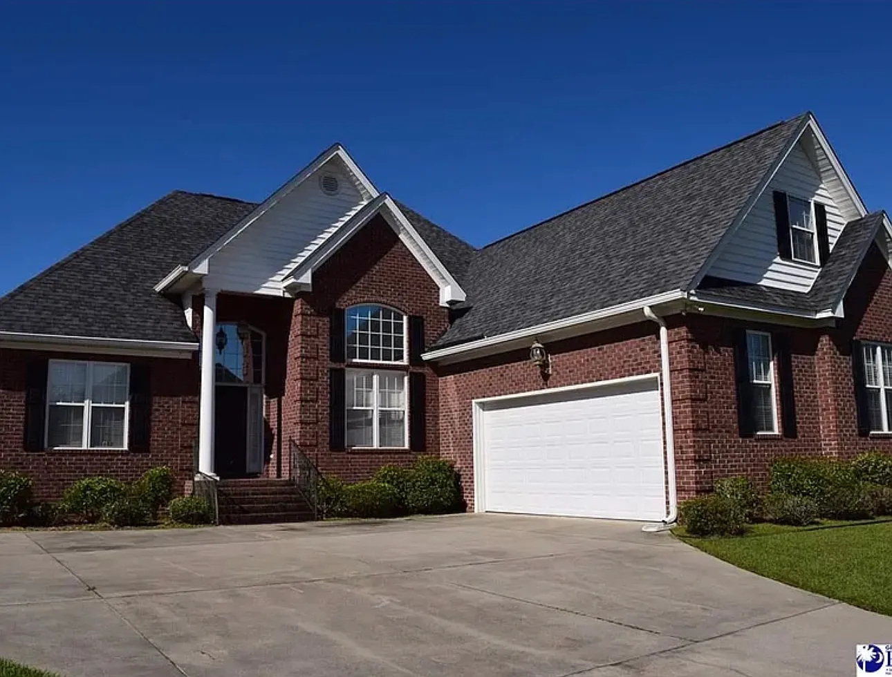 3 bed, 3.5 bath, 2600 sqft, $3,300 — Photo 1
