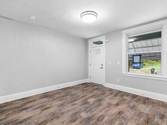2nd image of 237 Glen Caladh St
