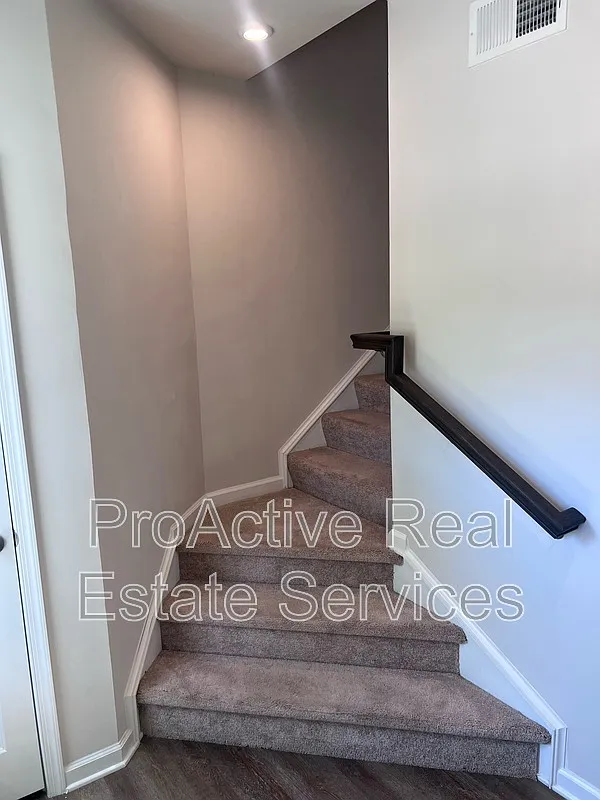 3 bed, 2.5 bath, 1503 sqft, $2,300 — Photo 3