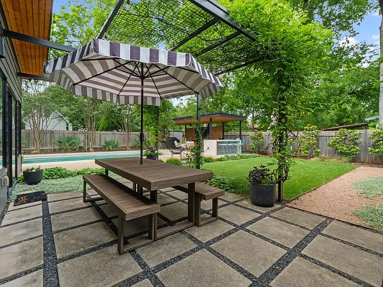 3205 Locke Ln — Photo 21