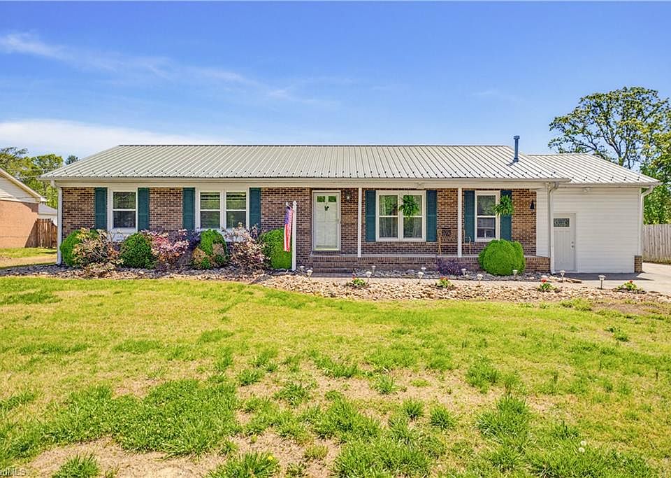 1st image of 205 Cedarwood Trl
