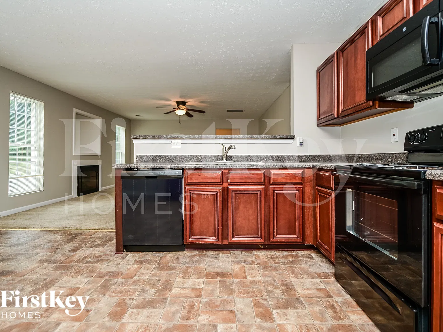4 bed, 2.5 bath, 2500 sqft, $2,460 — Photo 4
