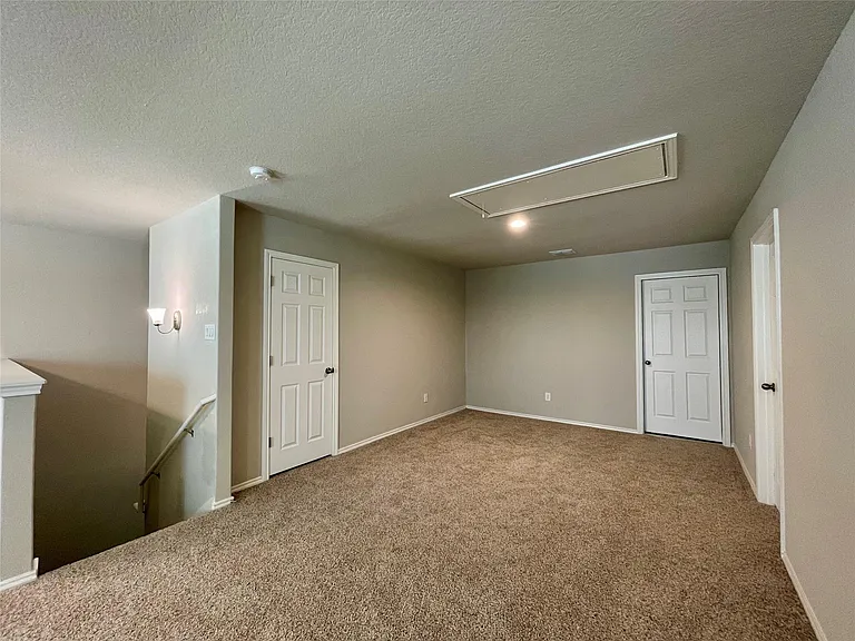 231 Valmet Dr — Photo 17