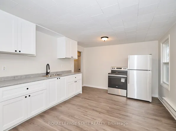 33 Lock St #3, Saint Catharines, ON L2N 5B8