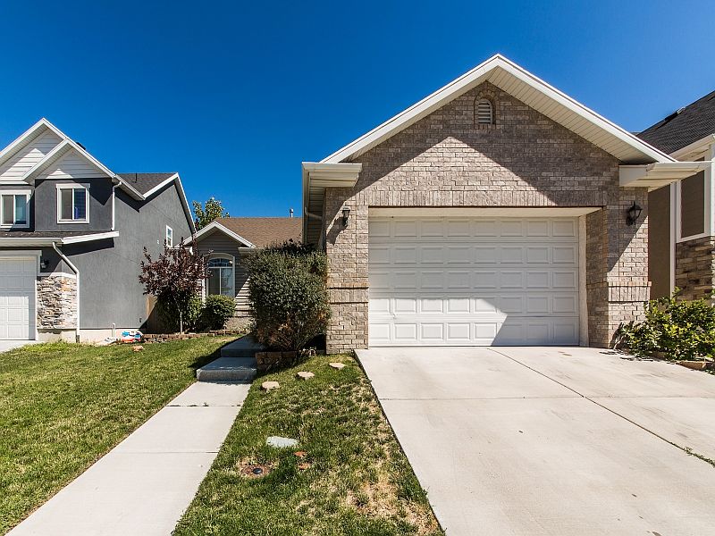 1st image of 1858 W Woodview Dr