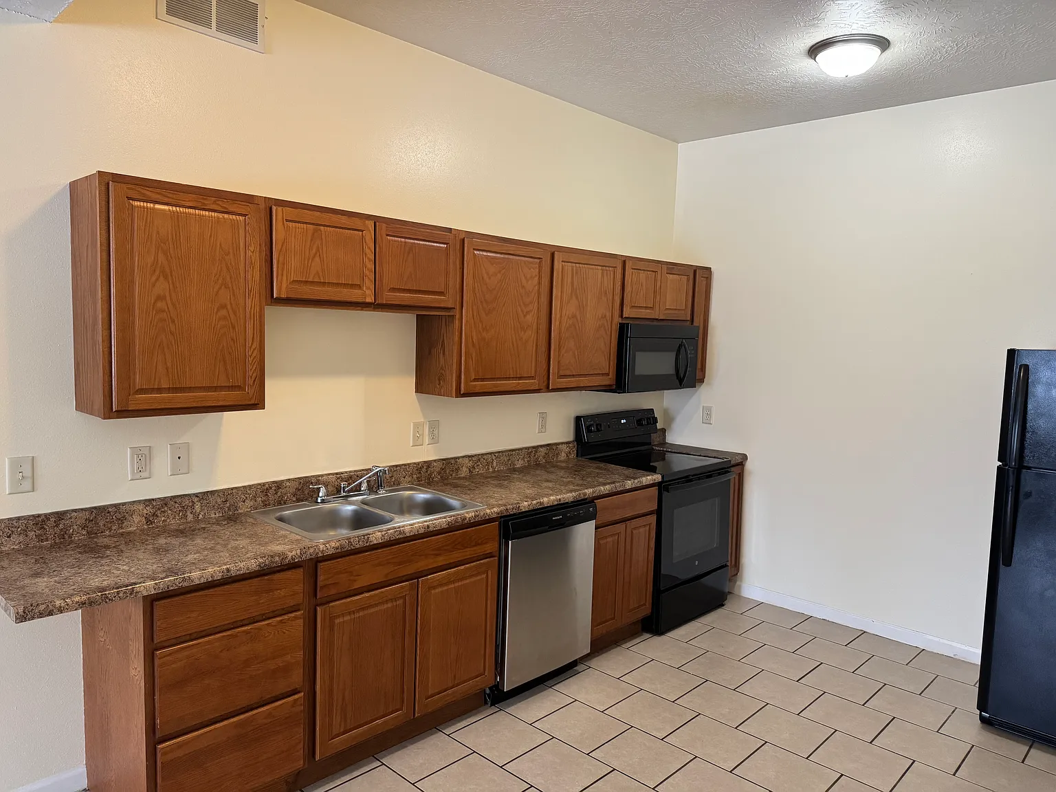 4 bed, 1250 sqft, $1,500 — Photo 4