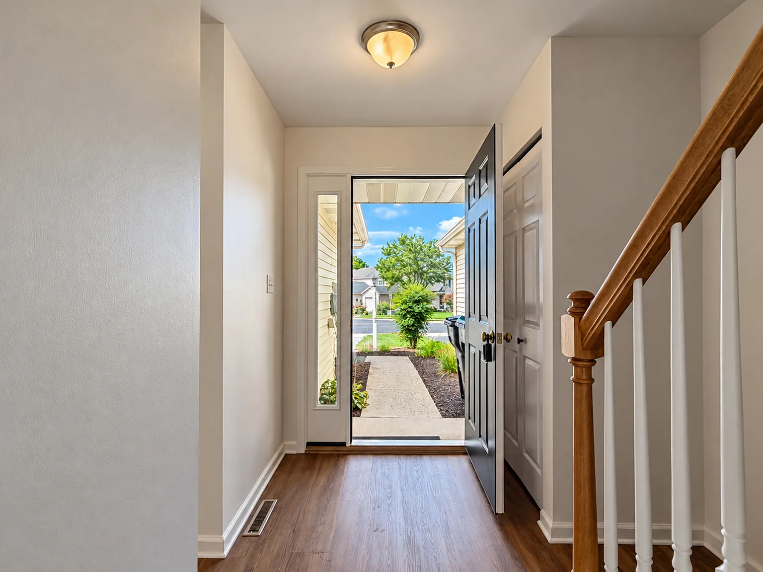 3 bed, 1.5 bath, 1152 sqft, $1,895 — Photo 3