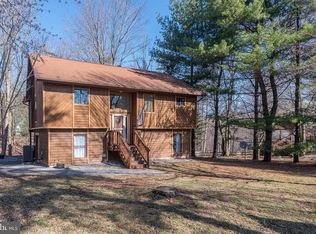 24 Warpath Ln, Hedgesville, WV 25427