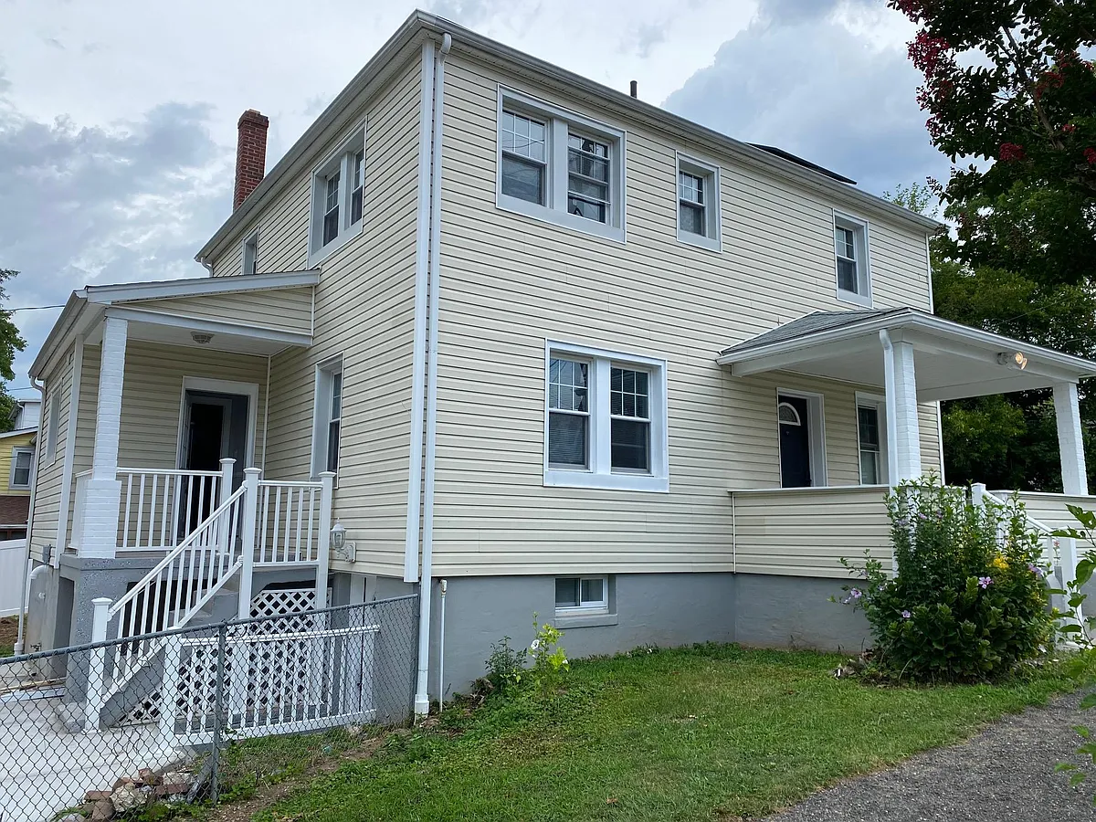 Building Photo - 4319 Kenwood Ave #2