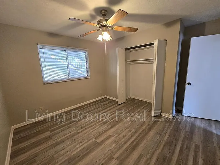4715 Gladstone St — Photo 4