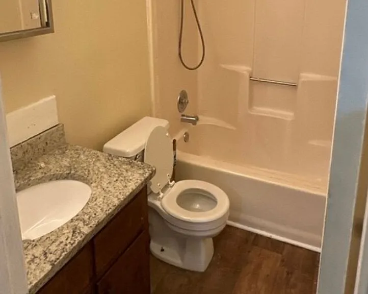 106 Oak Park Court — Photo 4