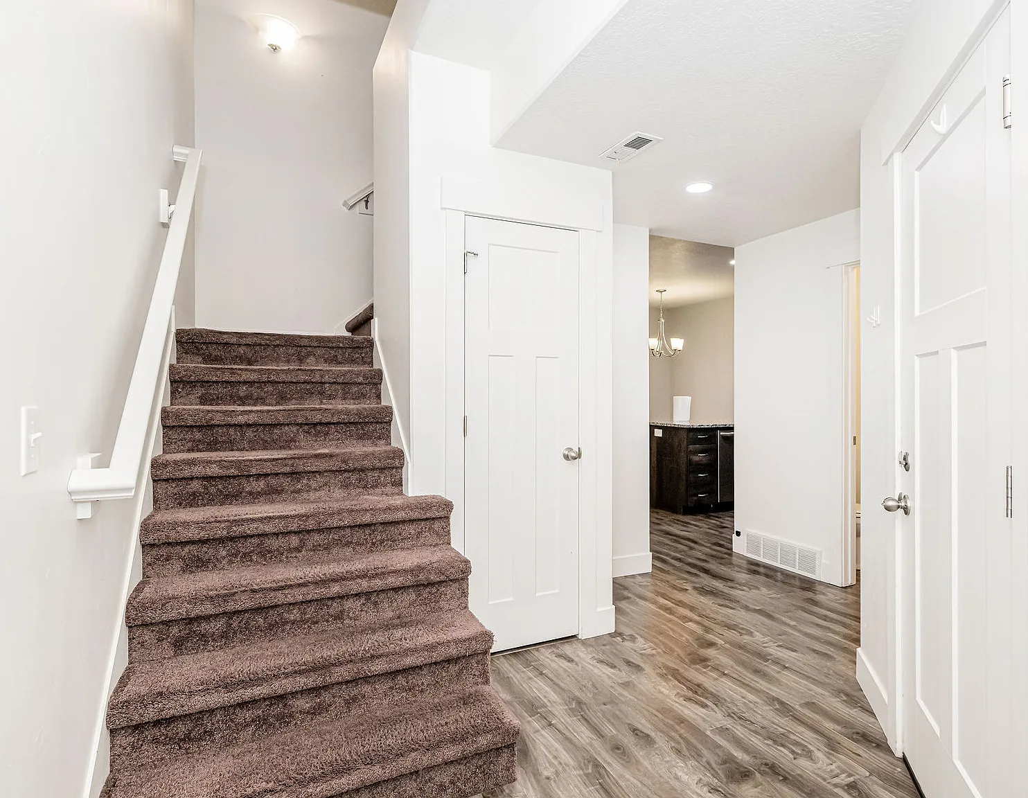 3 bed, 2.5 bath, 1434 sqft, $1,950 — Photo 4