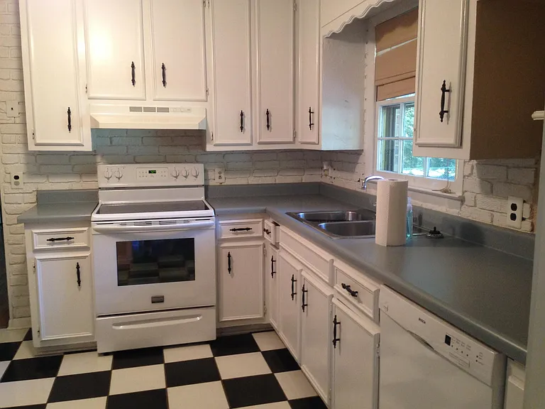 512 Layne St — Photo 10