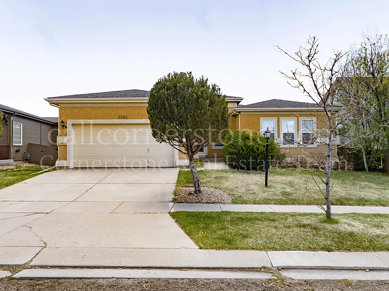 3305 Hollycrest Dr — Photo 1
