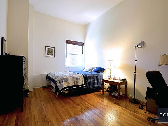 4th image of 123 Bank St APT 580