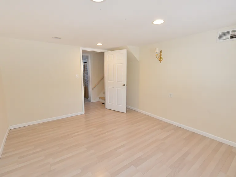 79 Grand Blvd — Photo 22