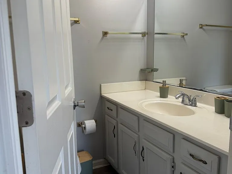 River Valley Apartments — Photo 22
