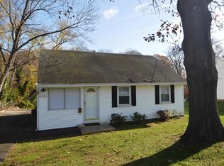 2101 Pimmit Dr, Falls Church, VA 22043