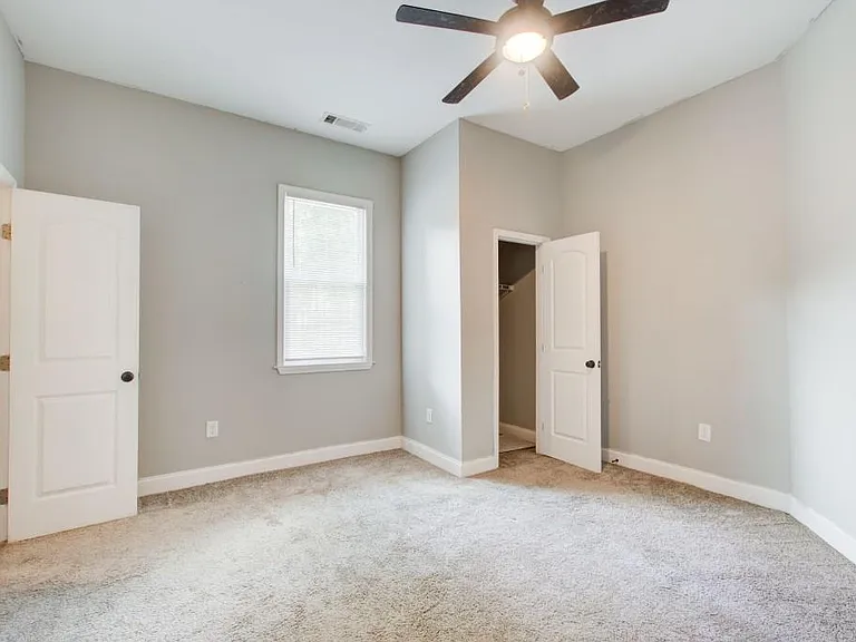 592 Martin St SE — Photo 11