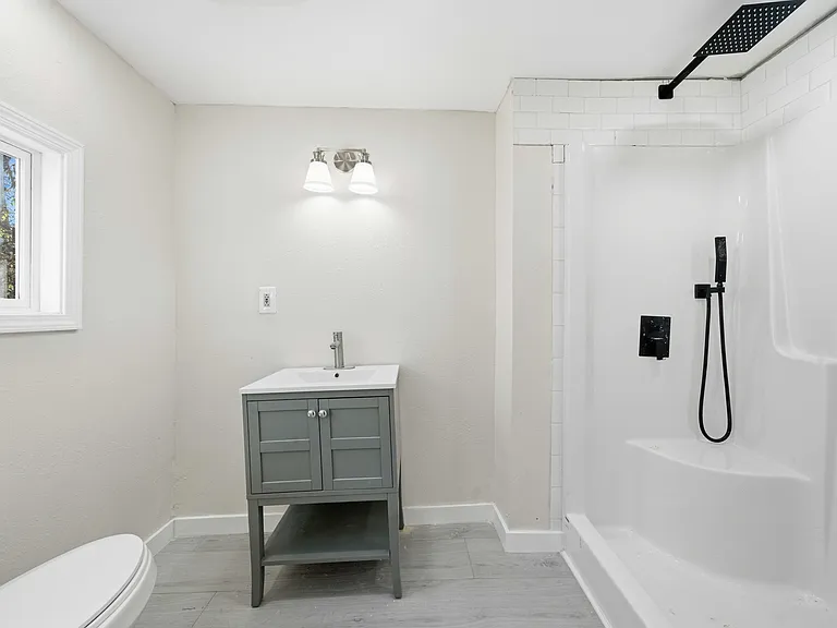 122 Biering St #4 — Photo 4