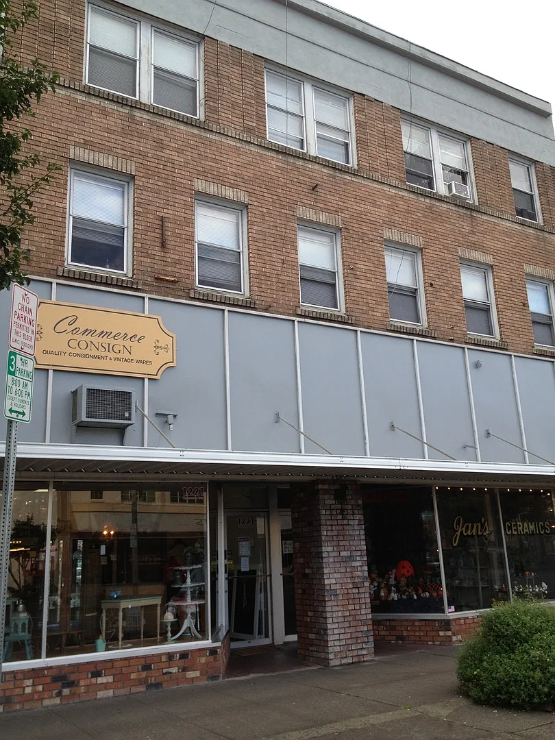 1225 Commerce Ave — Photo 1