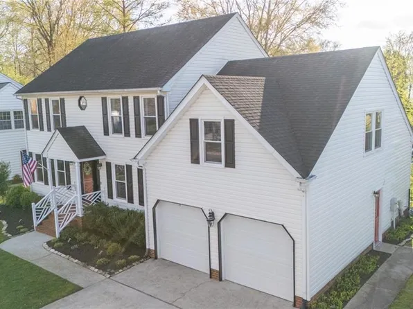 404 Las Gaviotas Blvd, Chesapeake, VA 23322