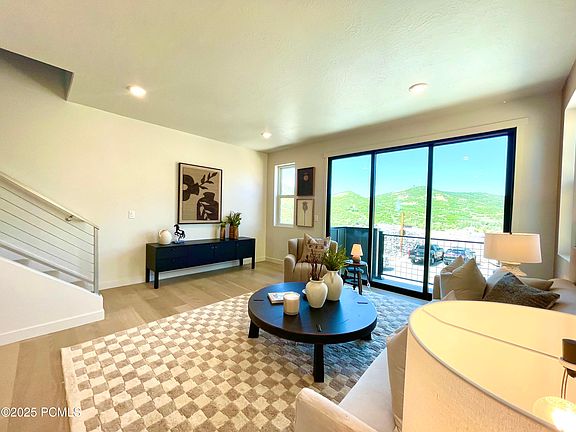 3rd image of 2026 Pinnacle Ln #H