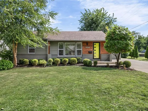 4631 W 61st St, Fairway, KS 66205