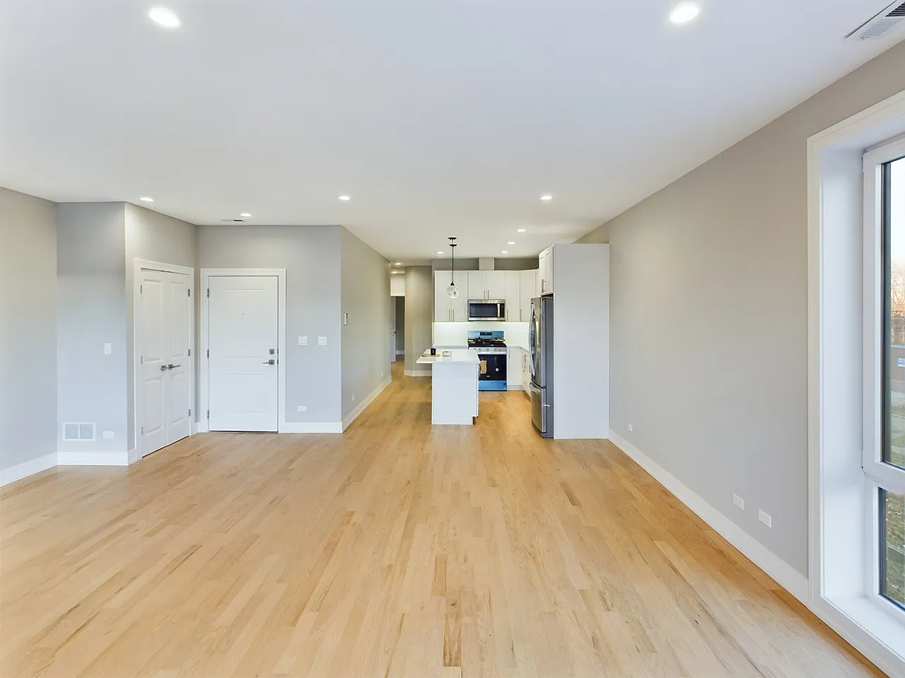 3 bed, 2000 sqft, $3,375 — Photo 4