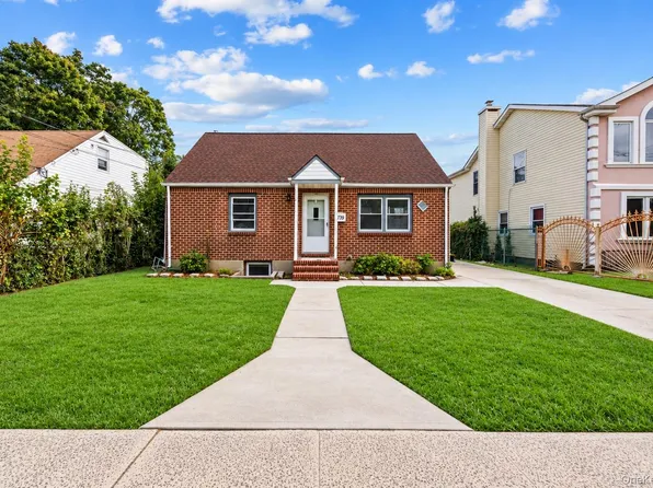 739 Nostrand Avenue, Uniondale, NY 11553