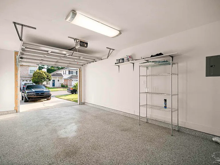 3510 Silvertree Ln — Photo 61