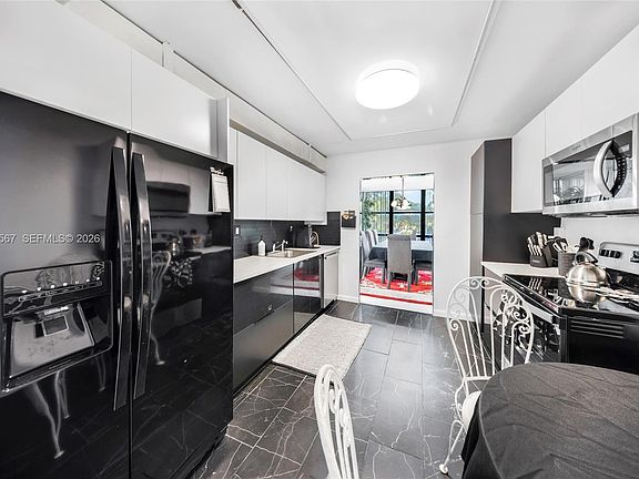 2nd image of 800 Parkview Dr APT 230