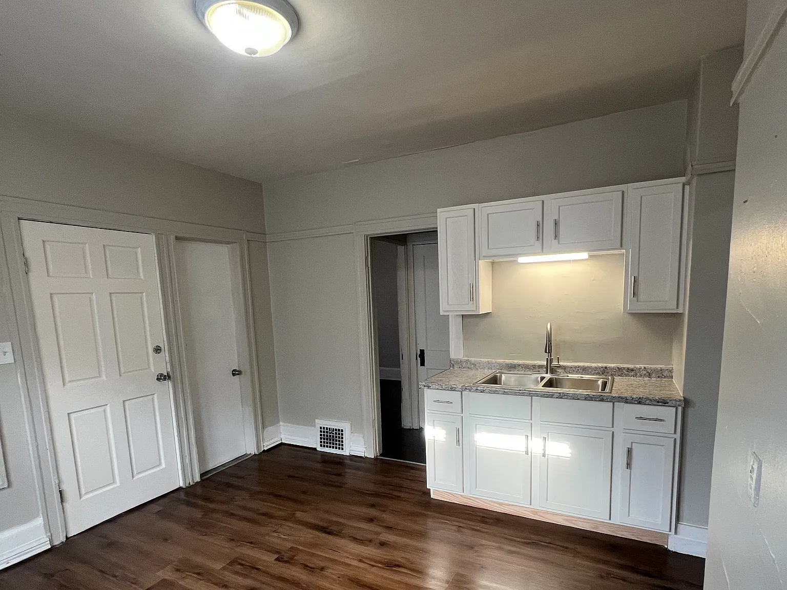 2 bed, 1000 sqft, $975 — Photo 1