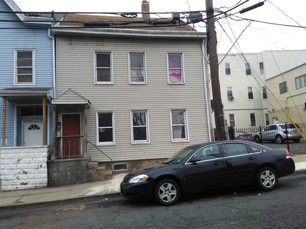 8 Green St, Paterson, NJ 07501