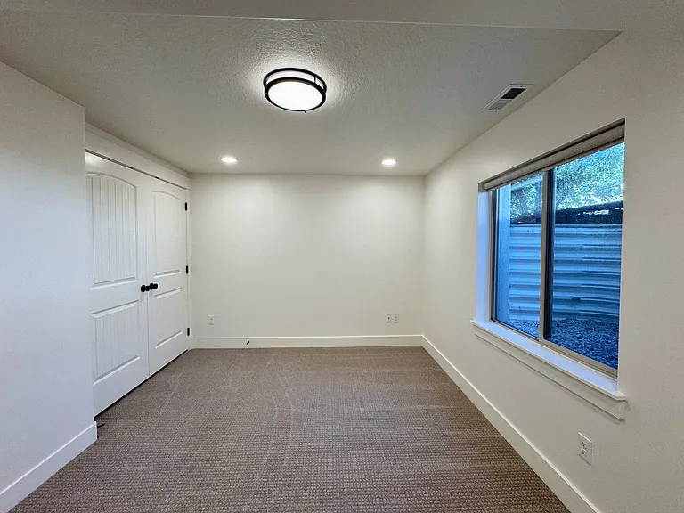 698 S Lake View Dr #B — Photo 28