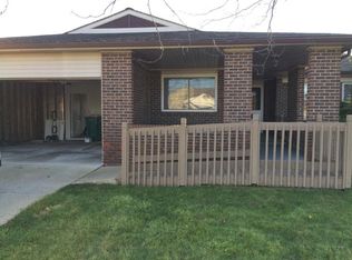 16901 Woodridge Dr, Brownstown, MI 48193