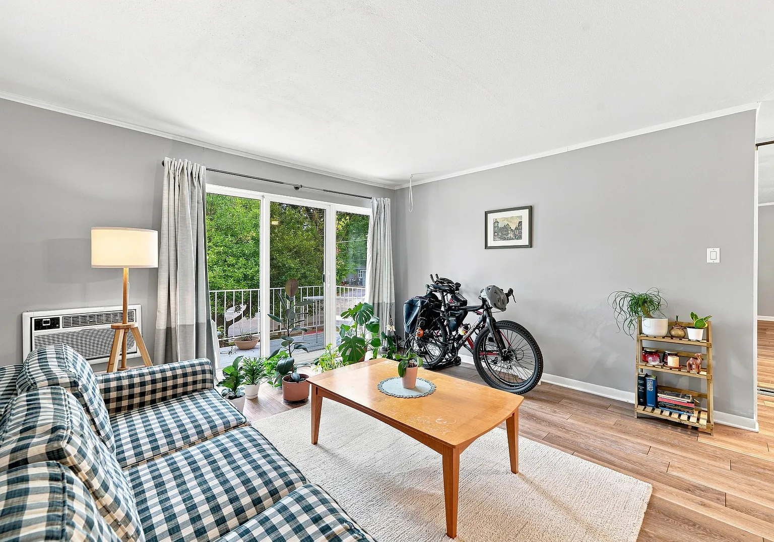 2 bed, 837 sqft, $2,000 — Photo 3
