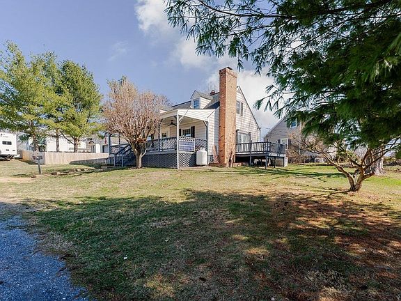 3rd image of 104 Jackson Ave