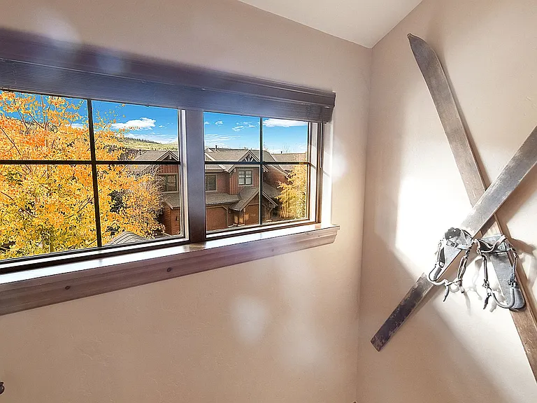 44 Linden Ln — Photo 19