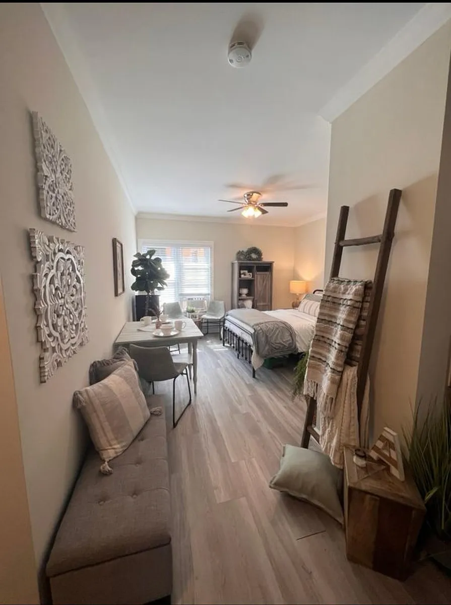Building Photo - 732 W Roscoe St #1