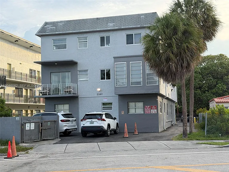 5960 NE 5th Ct #2 — Photo 9
