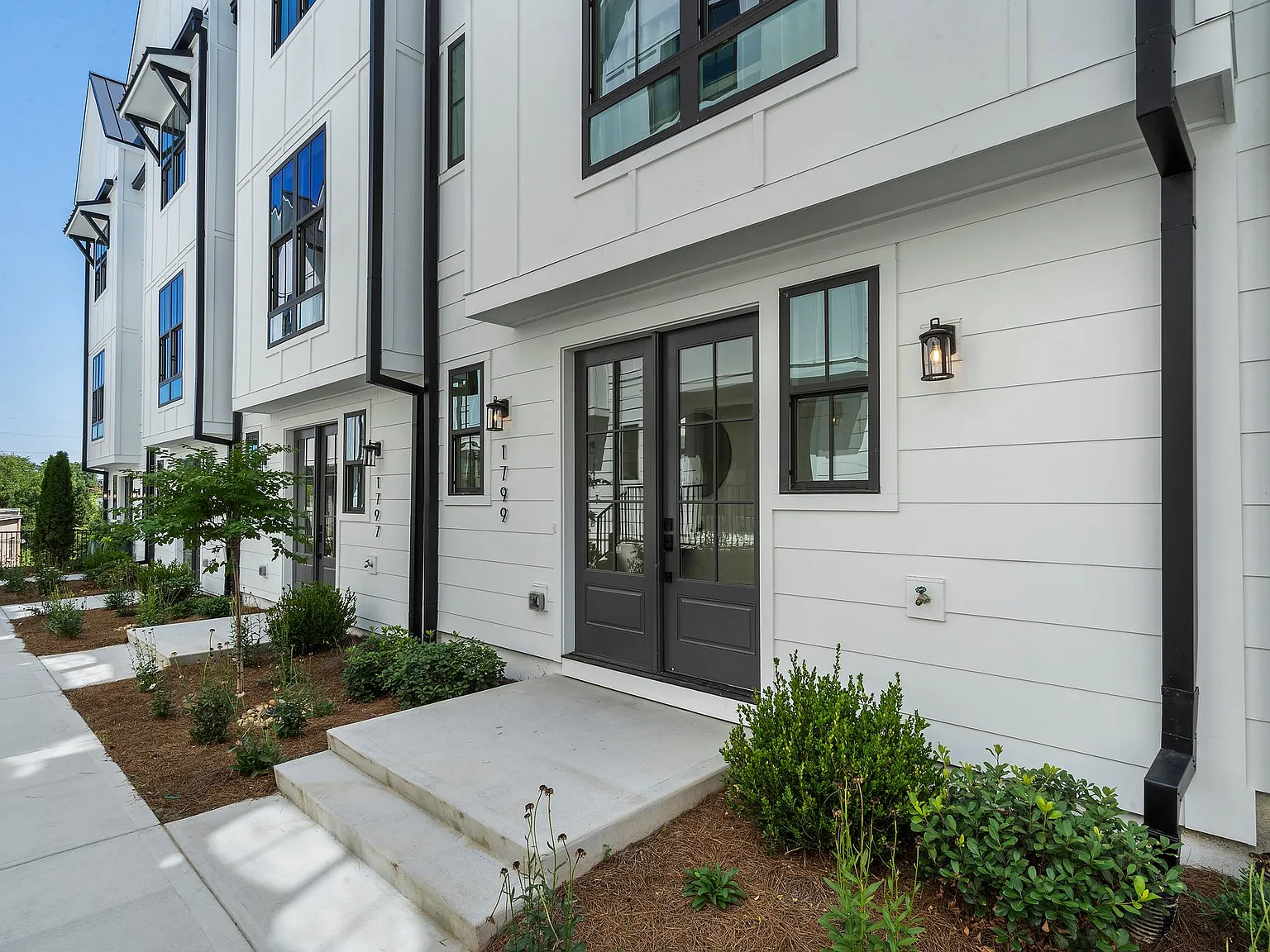 3 bed, 3.5 bath, 2000 sqft, $4,500 — Photo 3