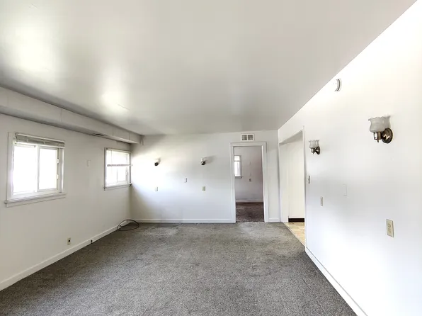 218 N Center St #A, Plano, IL 60545